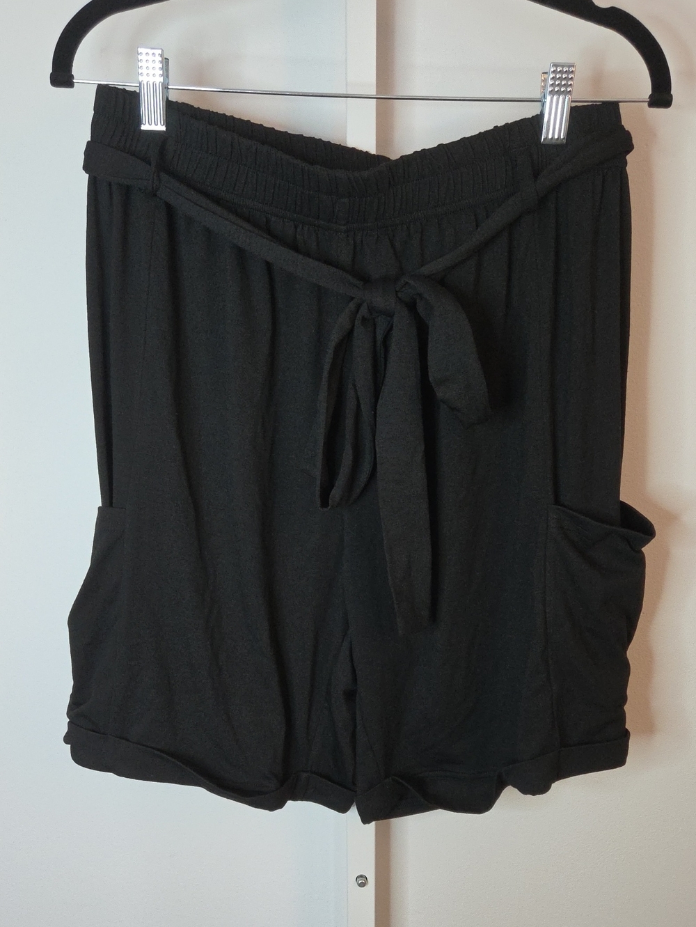 ​Halara High Waisted Belted Cuffed Shorts Black Side Pockets Size Large